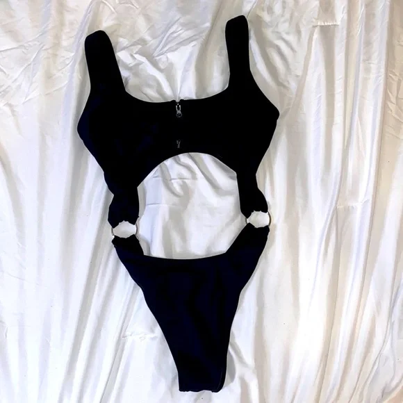 Bathing suit - Picture 1 of 1